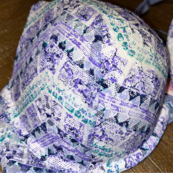 Victoria’s Secret Push-Up Bra - Picture 3 of 8